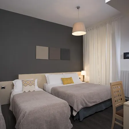 111 Coladirienzo - By Ad 2* Roma
